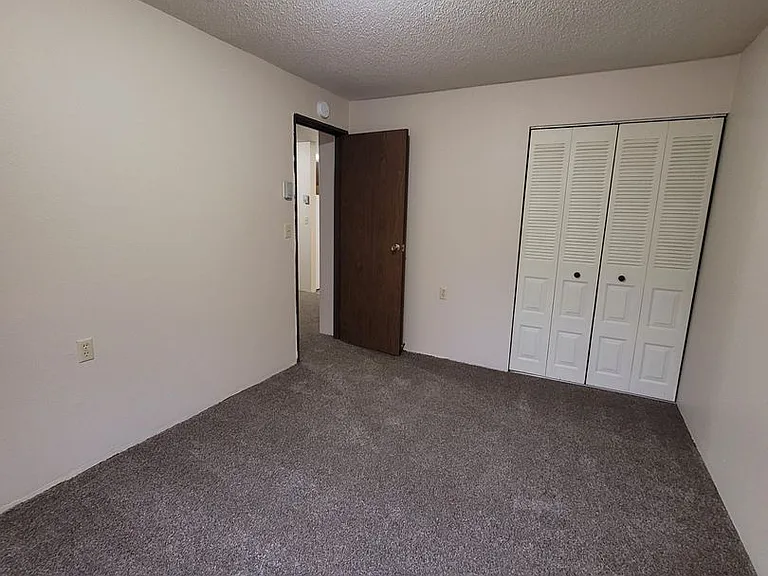 1440 Dakota Dr N — Photo 29