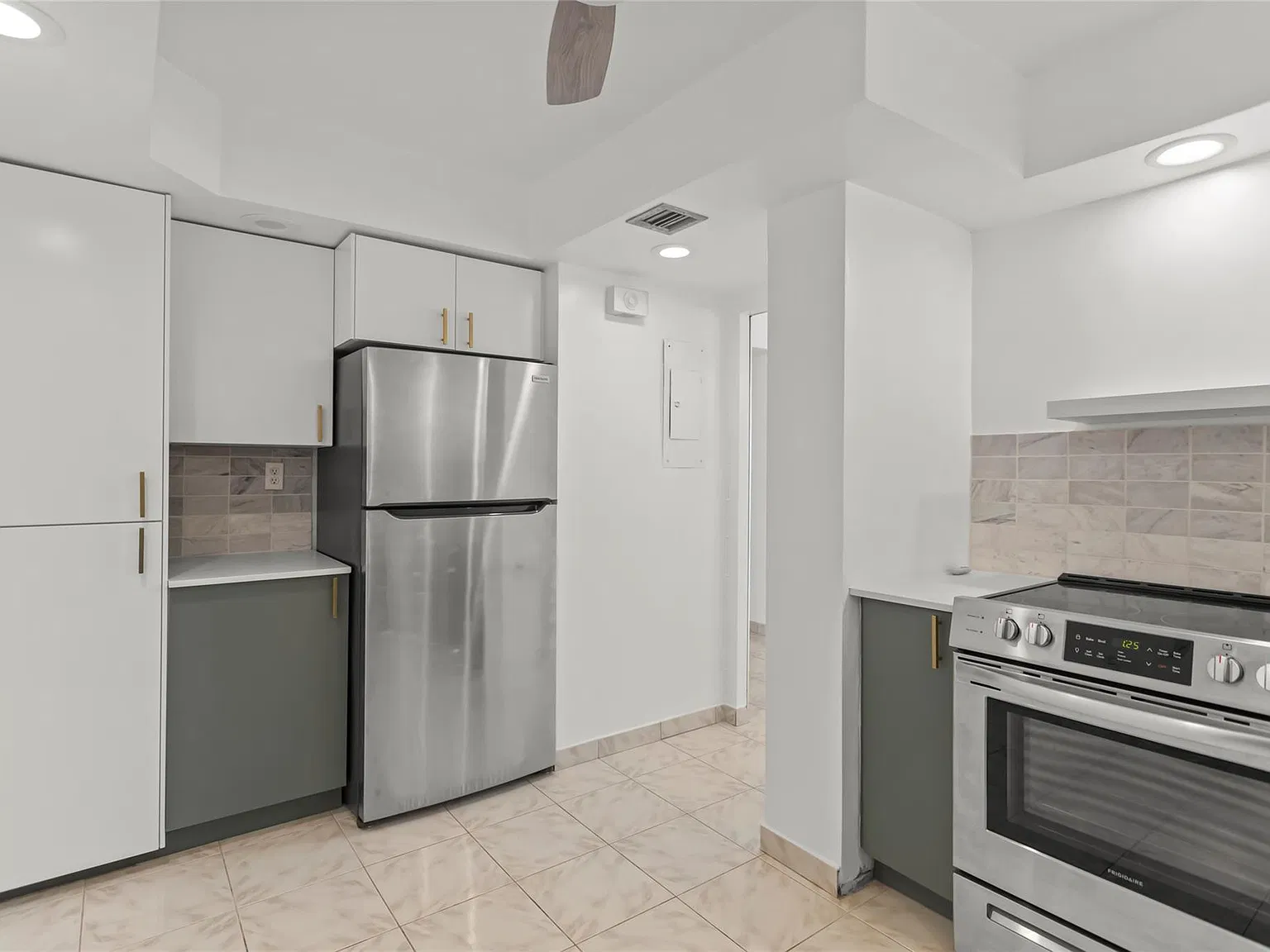 1 bed, 1.5 bath, 1112 sqft, $2,895 — Photo 2