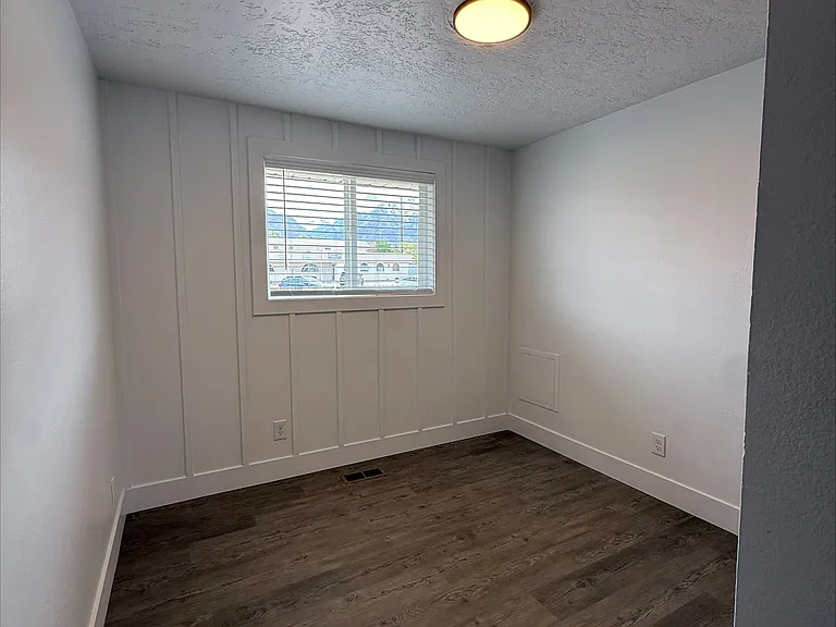 8613 - Secondary Bedroom