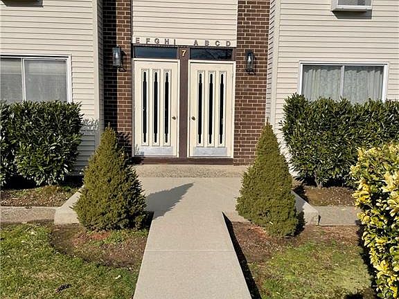 4th image of 7 Blue Hill Commons Dr
