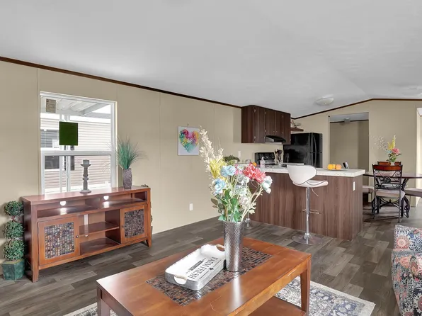 124 Greenbriar Ln W, Hebron, OH 43025