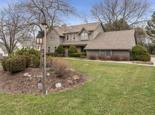 2430 Chanticleer Dr, Brookfield, WI 53045