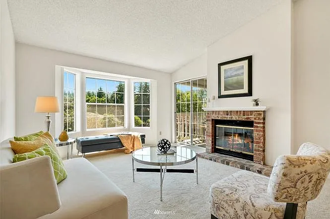 2 bed, 897 sqft, $2,400 — Photo 3
