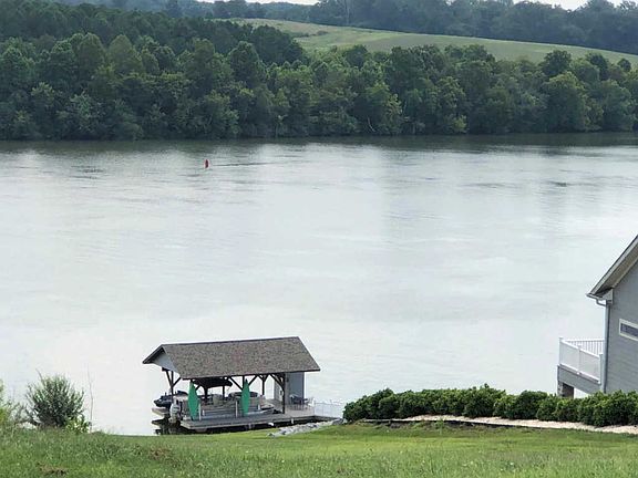 4th image of 240 Vineyard Cove Dr