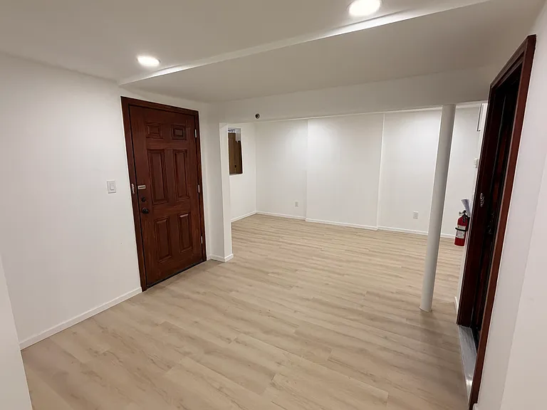 811 Montgomery St #B — Photo 3
