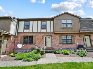 13 Fairgreen Cir, Fairfield, OH 45014