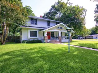 504 W 9th St, Taylor, TX 76574