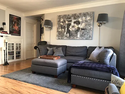 1056 N Genesee Ave #1 Photo 1