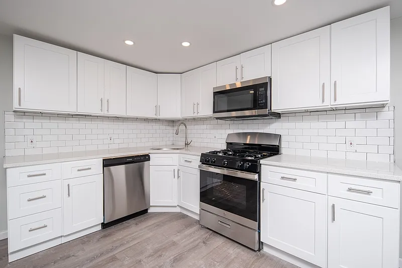 4 bed, 1.0 bath, 1500 sqft, $1,995 — Photo 3