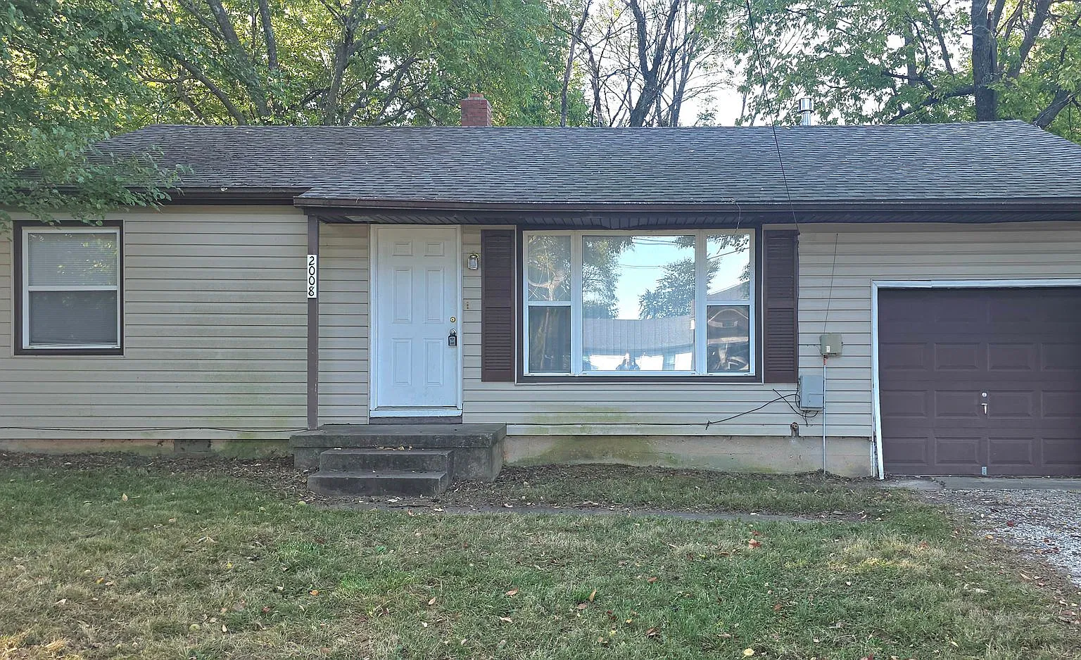 Southeast 2 BR house! 1 car garage! $995! — Photo 1
