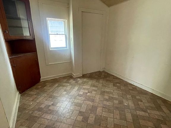 4th image of 221 S 28th St