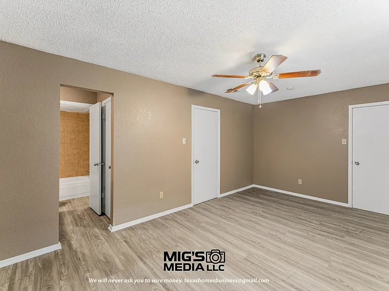 Master bed room with access to the bathroom