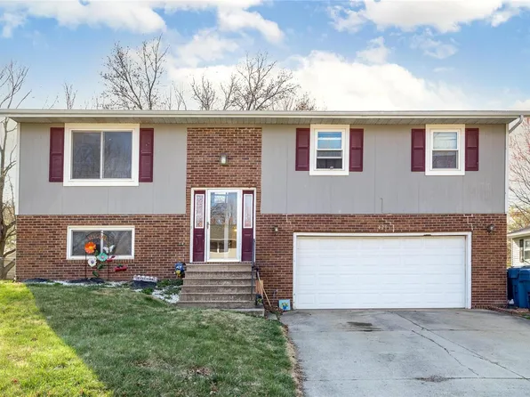 420 Oakwood Dr, Troy, IL 62294