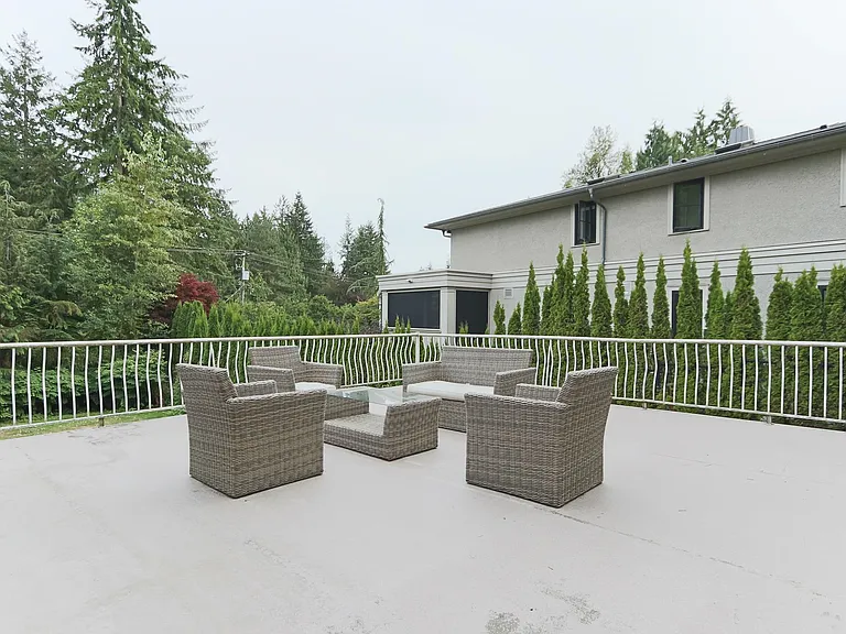660 Kenwood Rd — Photo 22