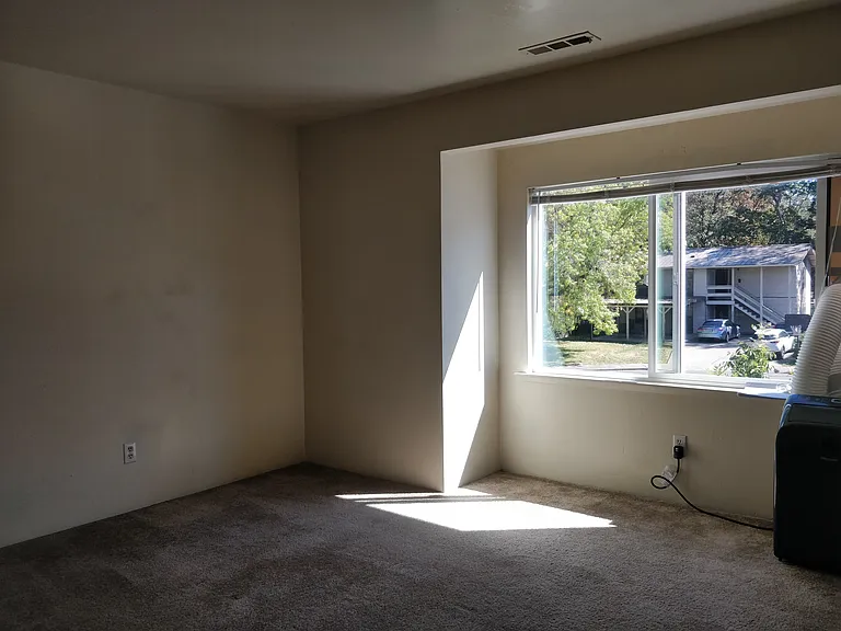 Twin Cir — Photo 12