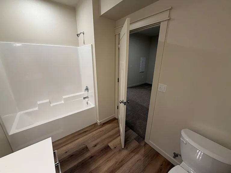 Lincoln St. Apartments — Photo 14
