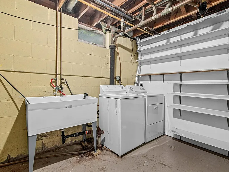 3225 Lanewood Ln N — Photo 29