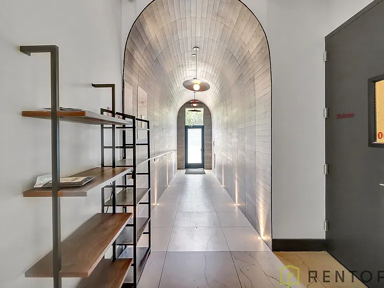 61 Montrose Ave #206N — Photo 6