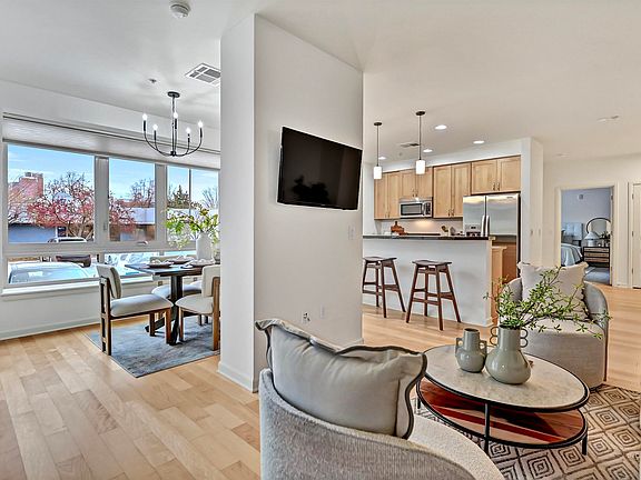 2nd image of 323 W Jefferson St #103