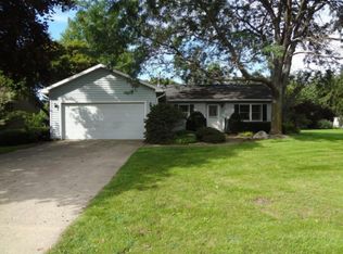635 E Apache Dr, Fremont, MI 49412