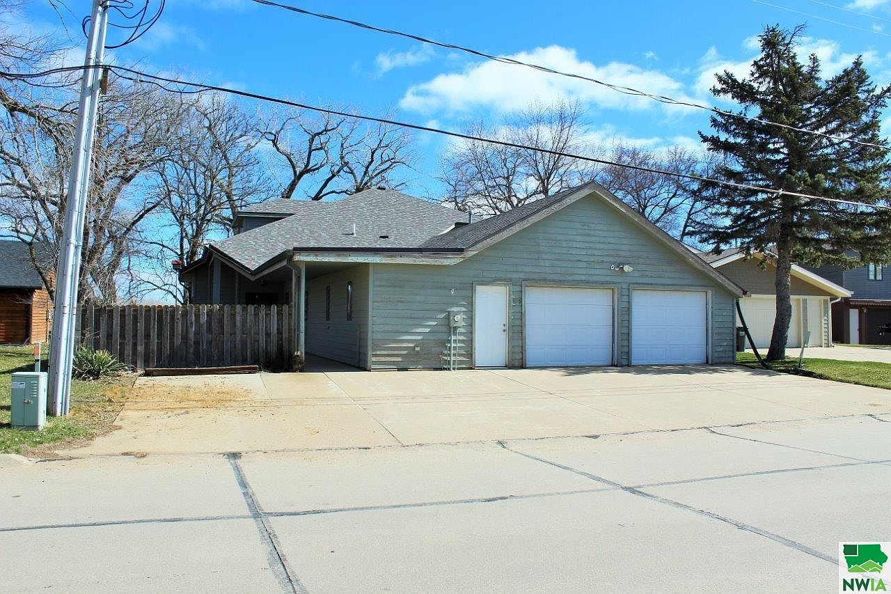 153 Suncoast Dr, Mccook Lake, SD 57049 Zillow