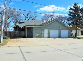 153 Suncoast Dr, Mccook Lake, SD 57049