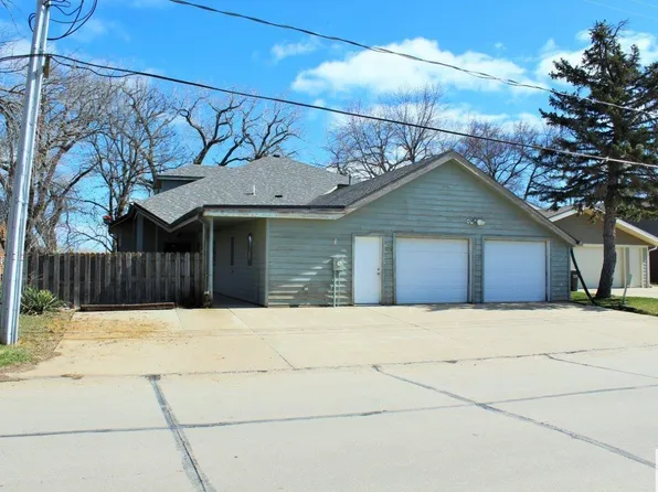 153 Suncoast Dr, McCook Lake, SD 57049