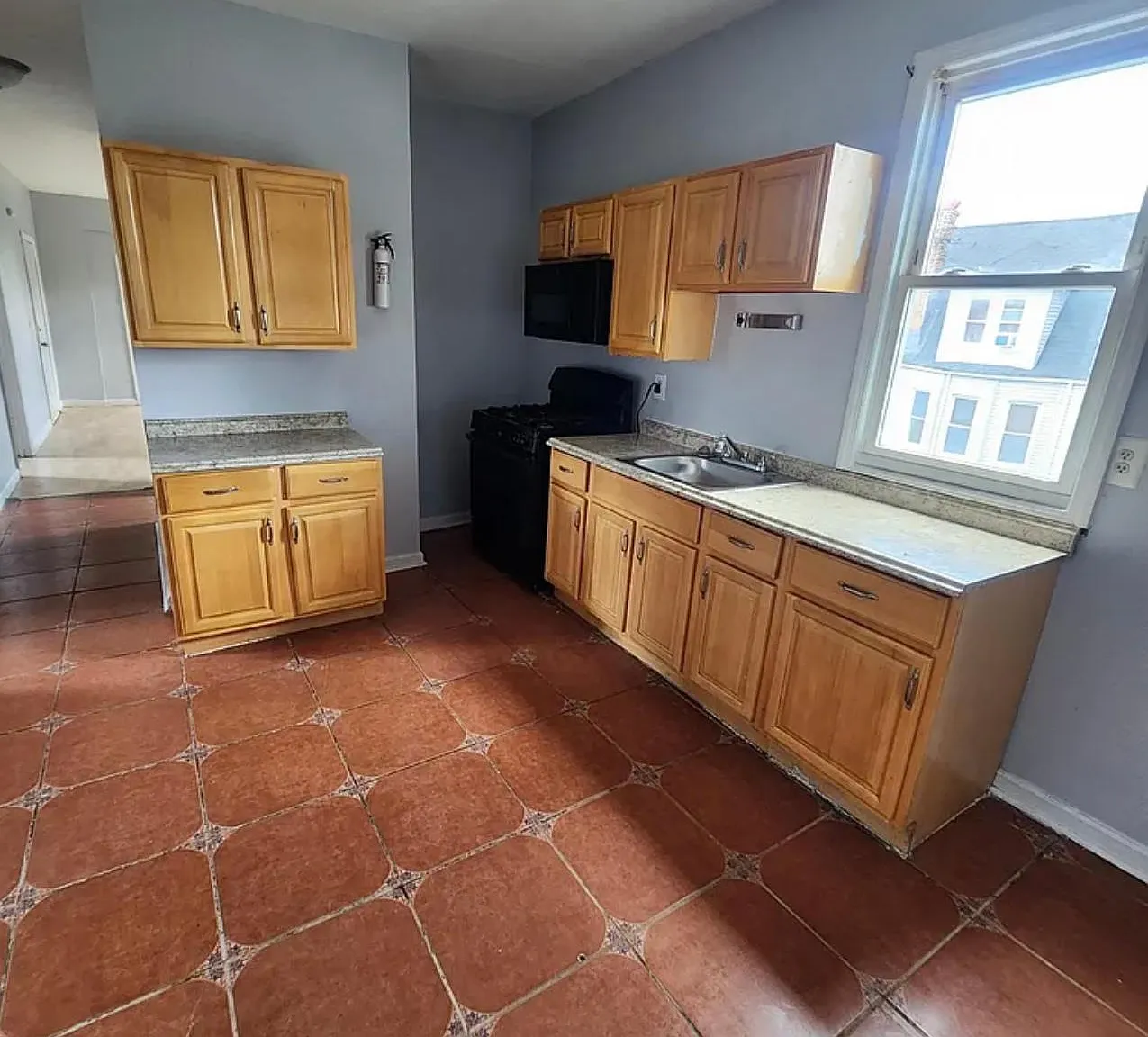 3 bed, 1000 sqft, $1,850 — Photo 1