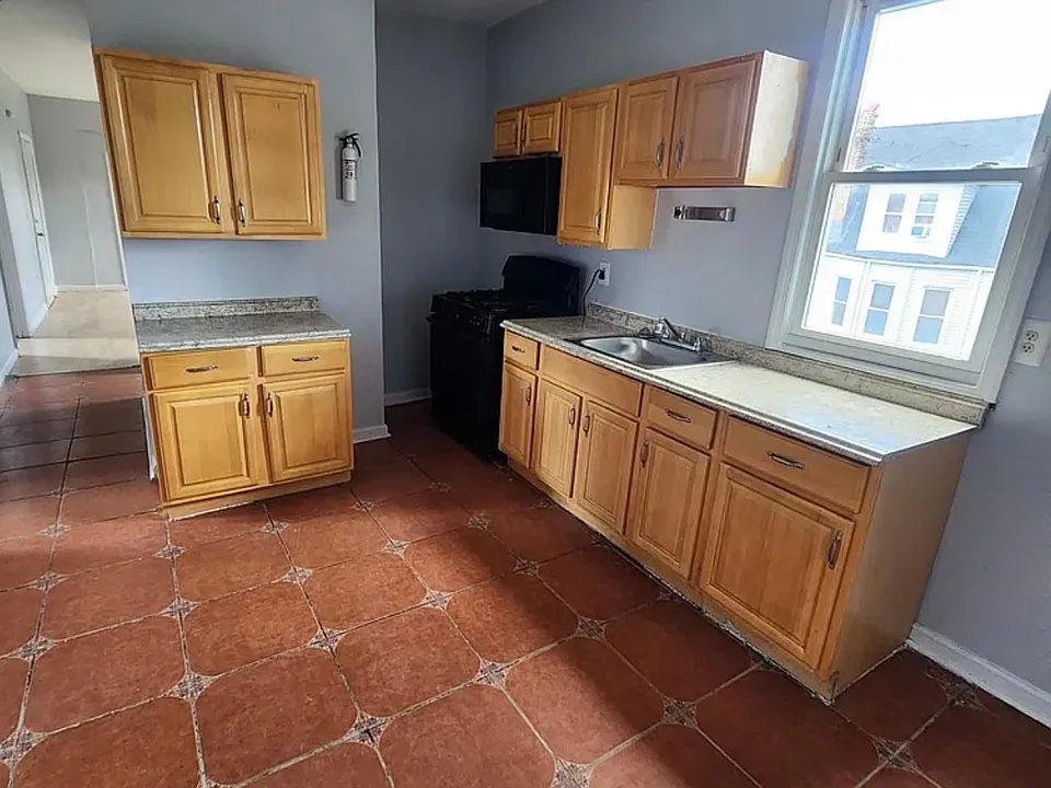 148 Chadwick Ave #4