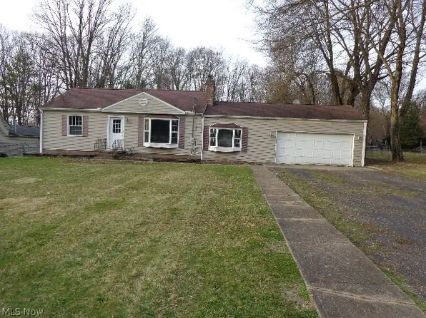 1041 Stump Rd, New Franklin, OH 44319