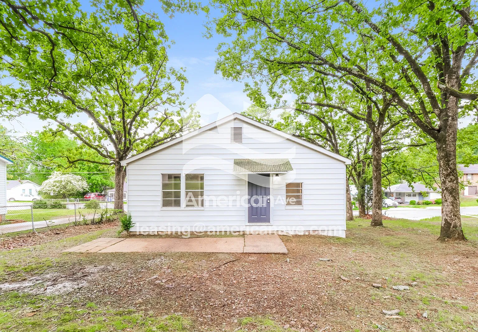 3 bed, 1.0 bath, 896 sqft, $881 — Photo 1