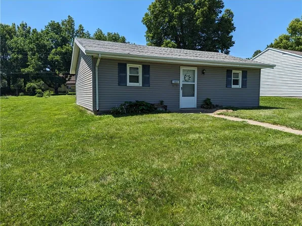 1003 Utah St, Hiawatha, KS 66434