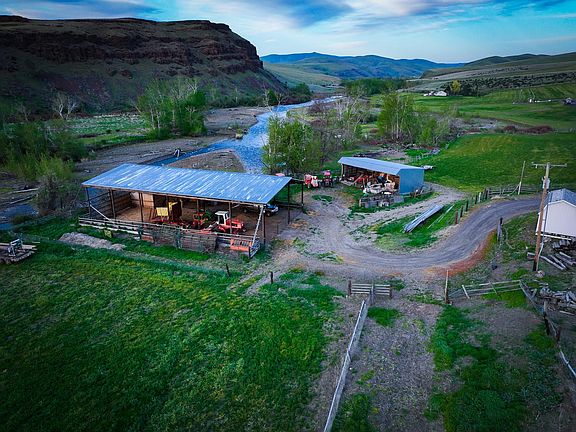 2nd image of 44743 McKay Creek Rd
