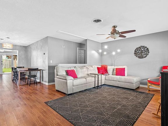 5th image of 1124 Carvell Dr
