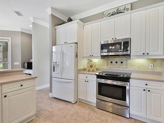 5th image of 332 Summerset Dr