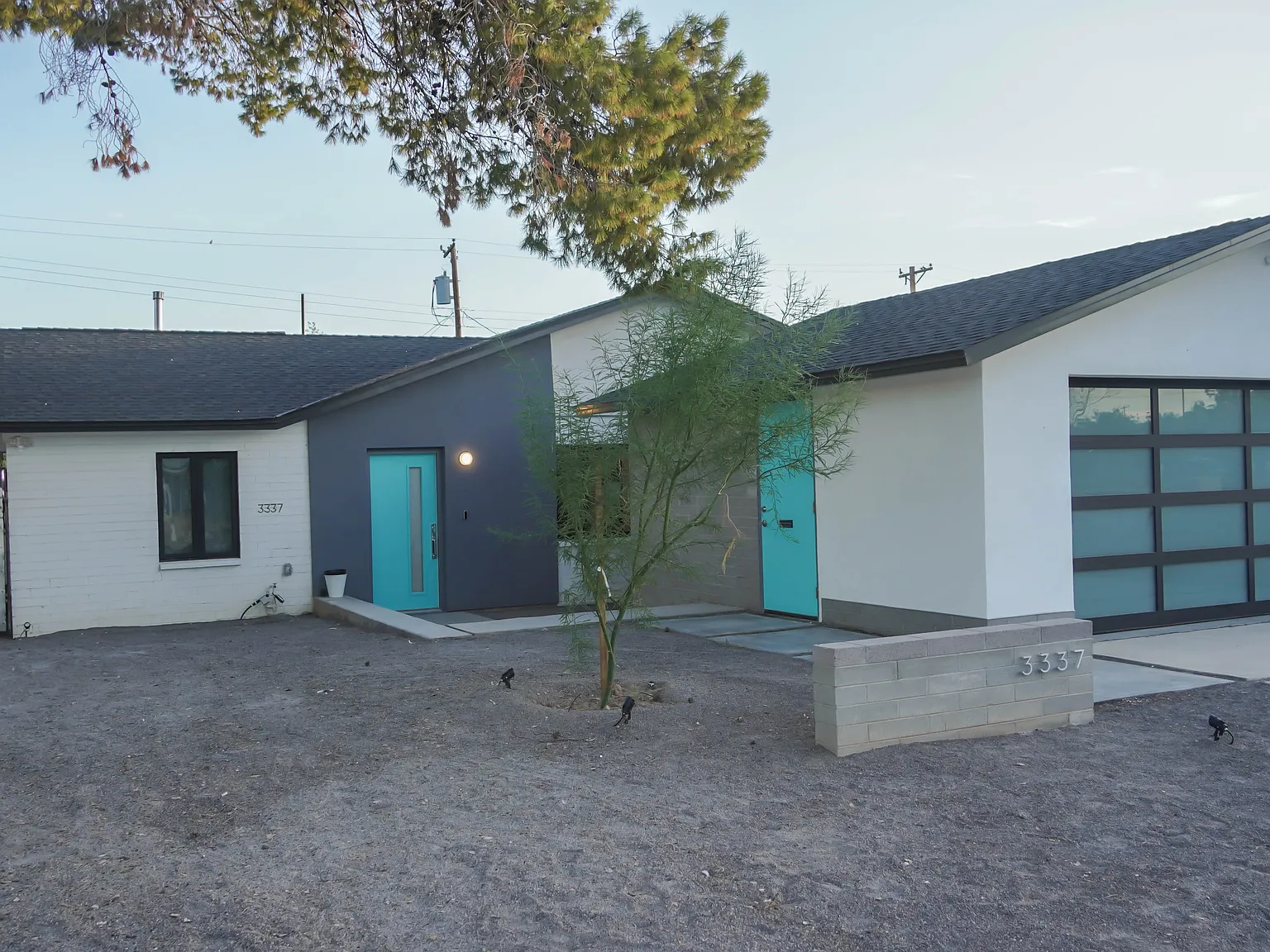 3337 E Cambridge Ave — Photo 2