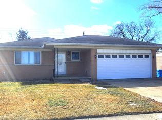 18900 Rosegarden St, Roseville, MI 48066