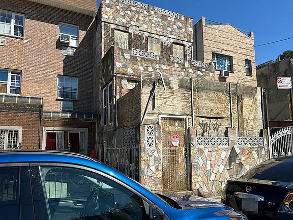 3rd image of 243 Amboy St