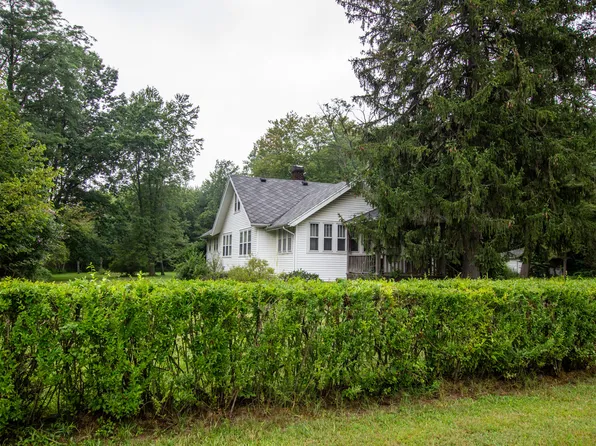 12770 S Wolcott Ave, Sawyer, MI 49125
