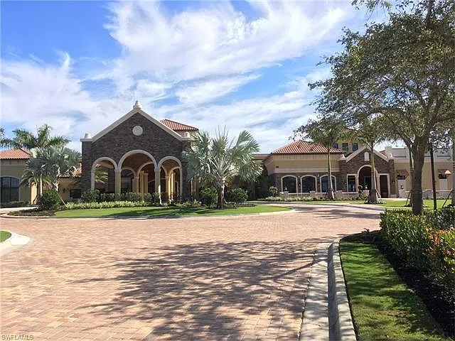 Spectacular New Clubhouse