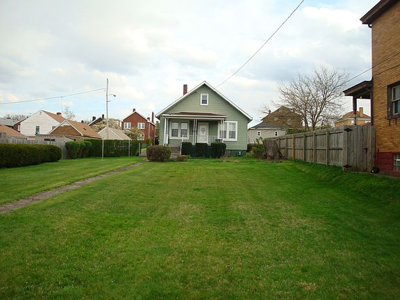 3rd image of 245 W Larkspur St