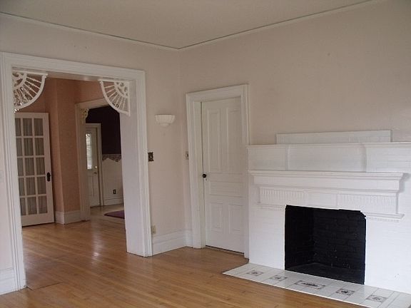 4th image of 305 Sidney St