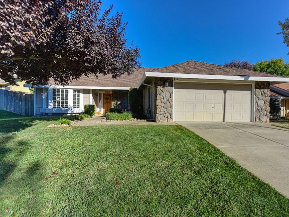 3rd image of 139 Bittercreek Dr