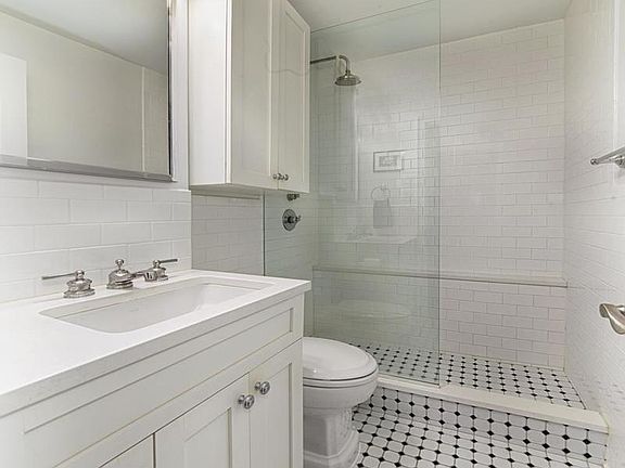 3rd image of 160 7th Ave #916
