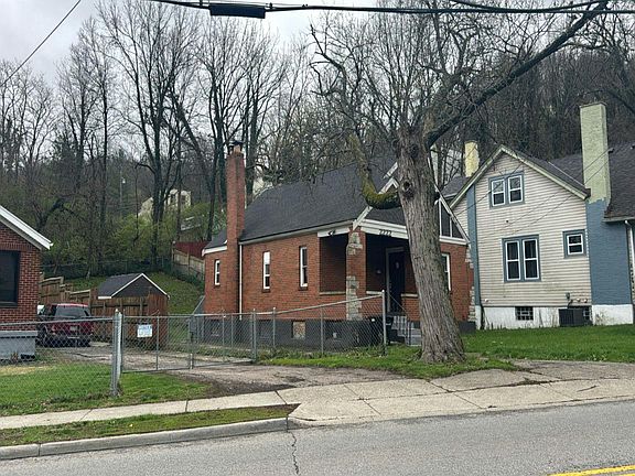 3rd image of 2222 Quebec Rd