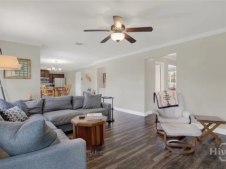 384 Manchester Ct — Photo 13