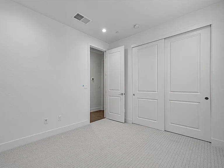1010 Sinopia Ter — Photo 33