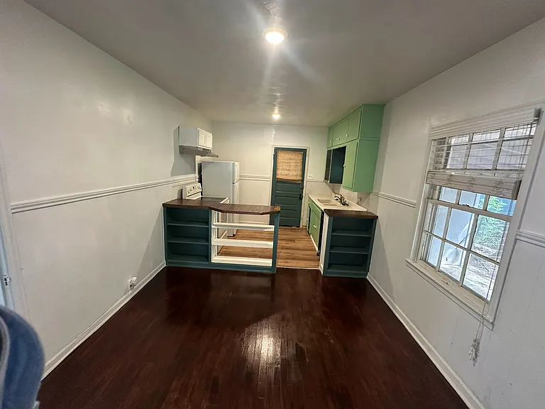 1016 Mead St — Photo 3
