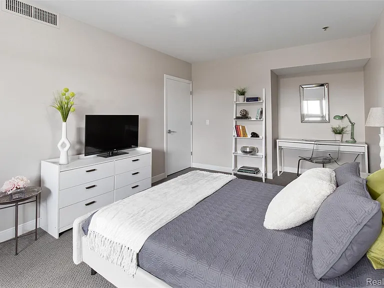 525 W Lafayette Blvd #21B — Photo 26