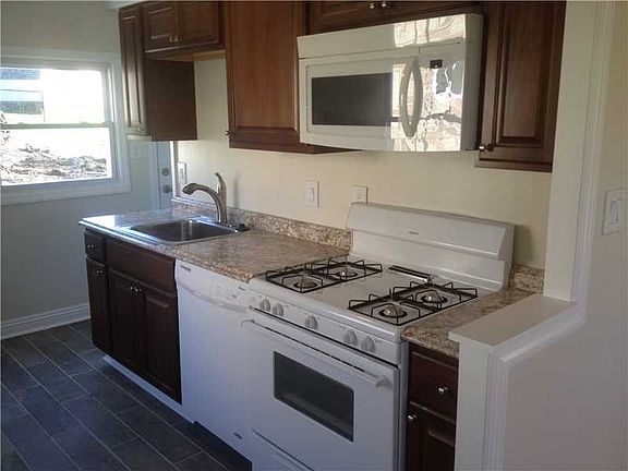 3rd image of 1901 South Dr